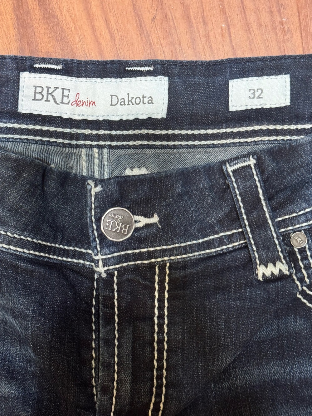 BKE Dakota Capris Dark Blue Cropped Jeans with Cream Contrast Stitching size 32 - Picture 4 of 6